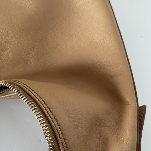 Authentic Gucci Leather Bag. - Picture 13 of 16